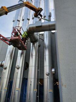 Pose cheminée chantier biomasse Coretec