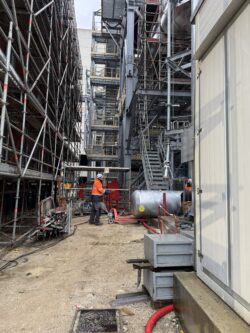 mise en place cuve de stockage industrie